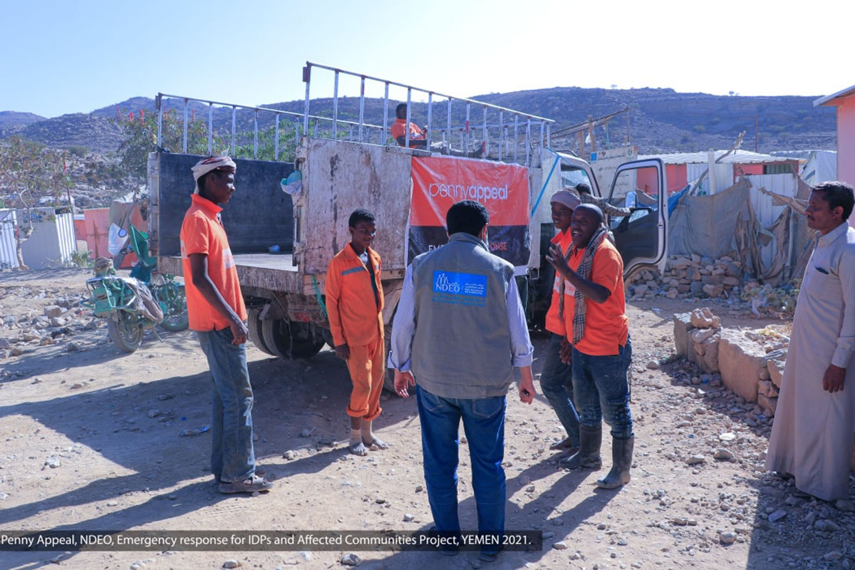 مواصلة نشاط حملة النظافة وإزالة المخلفات الصلبة في مخيمات النازحين