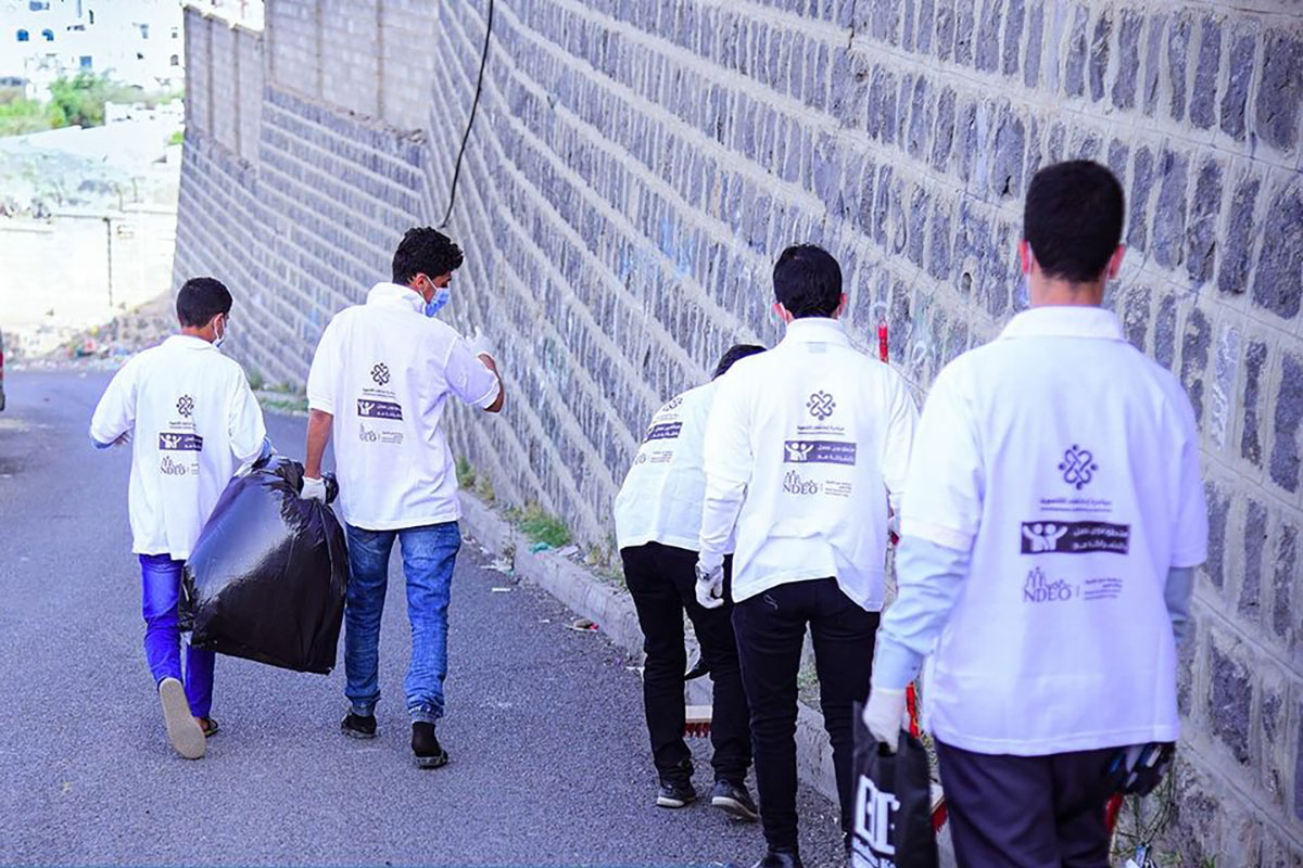 تنفيذ حملة نظافة في احدى احياء العاصمة صنعاء